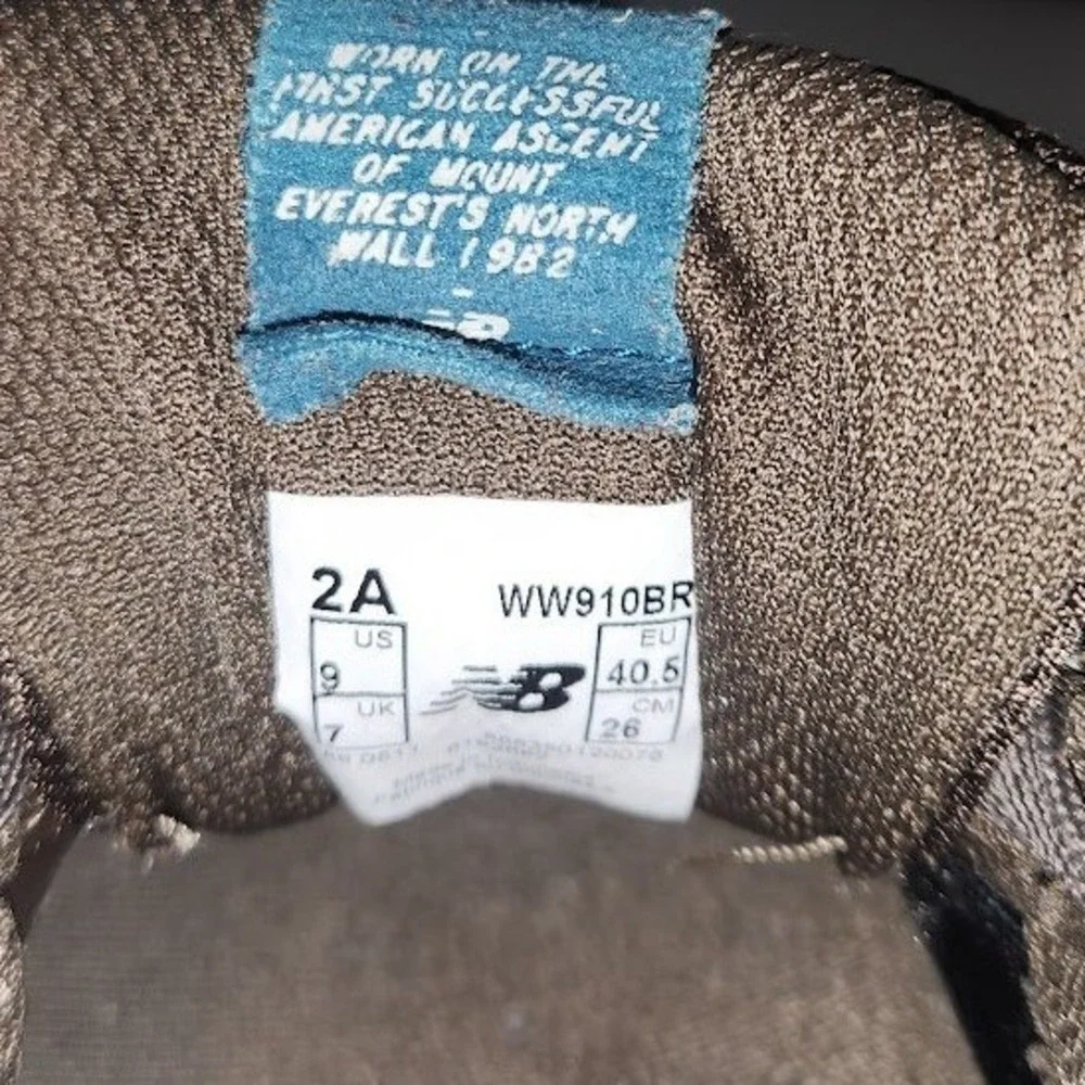 New Balance WW910BR Womens 9 2A Brown Suede Trail Walking Hiking Shoes
